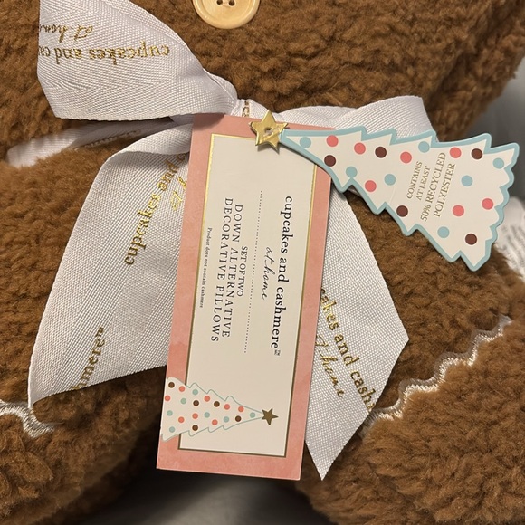 Cupcakes and cashmere gingerbread decorative pillow set - Picture 2 of 3